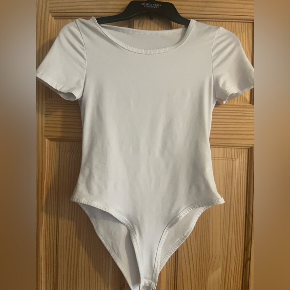 SHEIN White Short Sleeve Bodysuit‎ Size 4